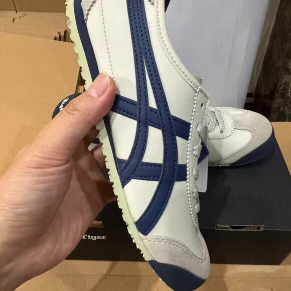 Onitsuka Tiger MEXICO 66 Low-top Sneakers for Women - Picture 2 of 6